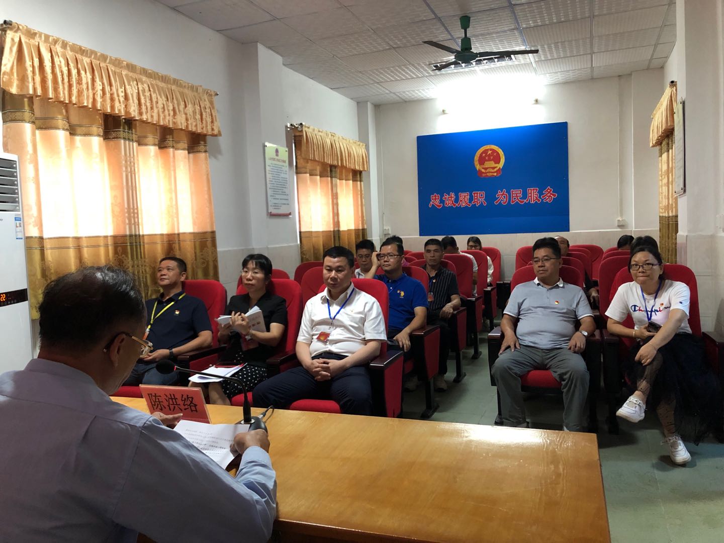 11开展党史学习座谈会.jpg