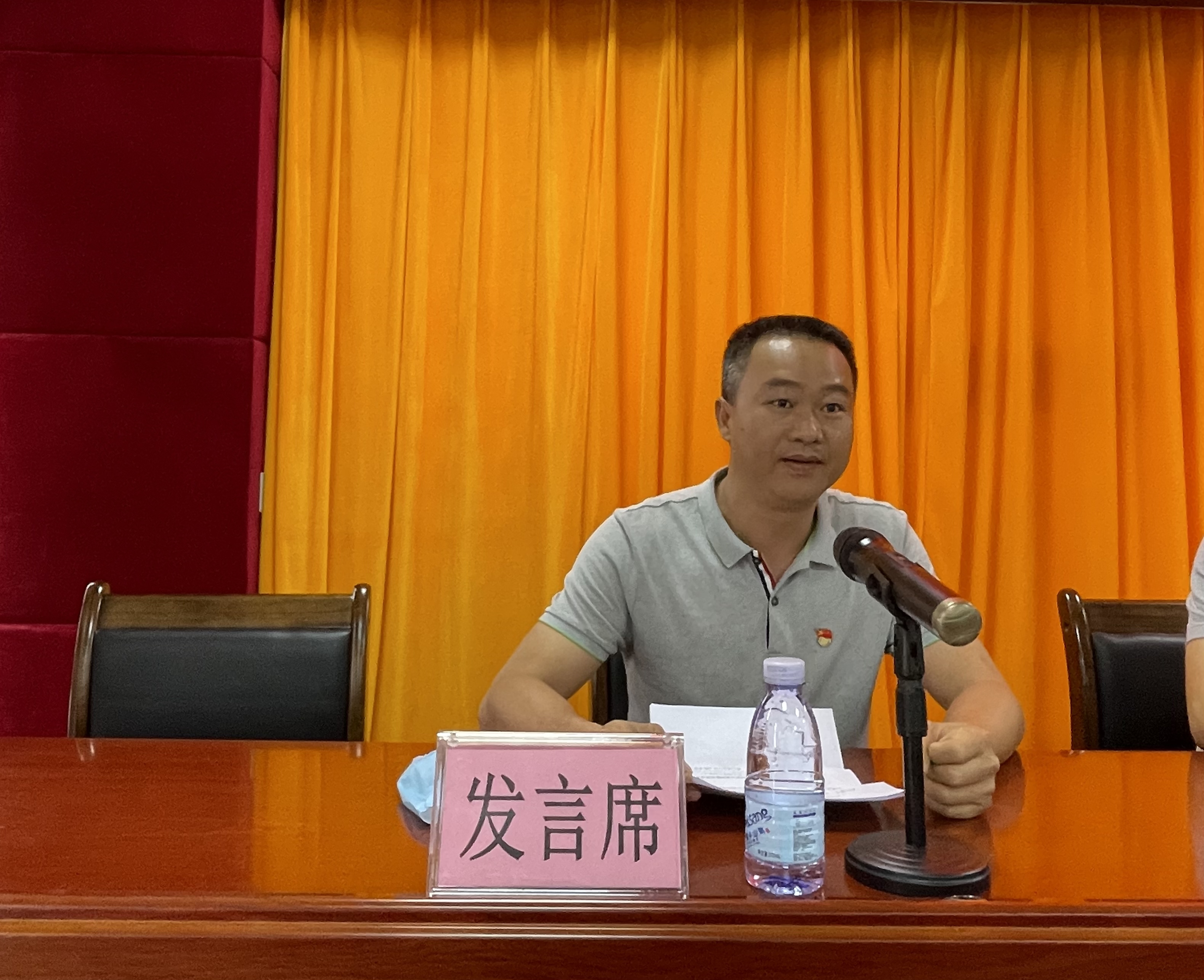 图3：张健锋同志作经验交流发言.jpg