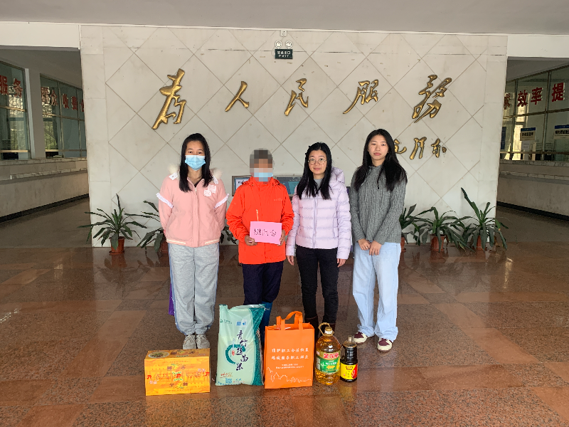 司徒健华专职副主席带队走访合安慰问困难职工.jpg